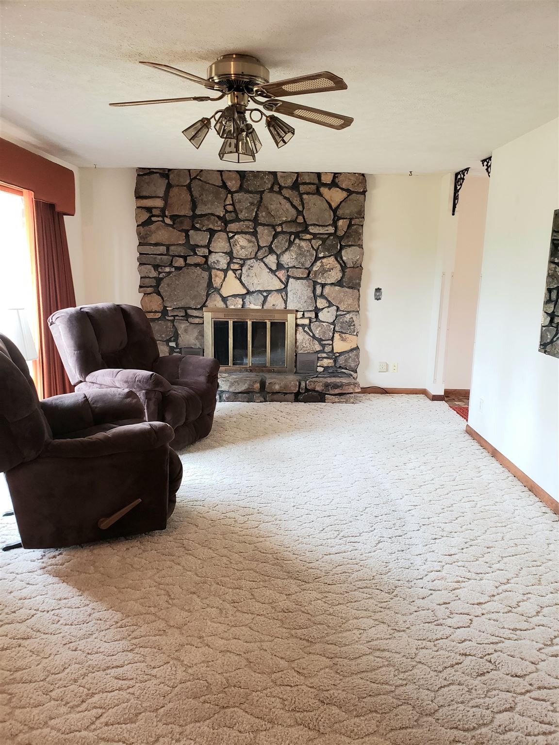 134 Pinewood Road Bedford, IN 47421 - Photo 3 of 26 Gallery Image 3