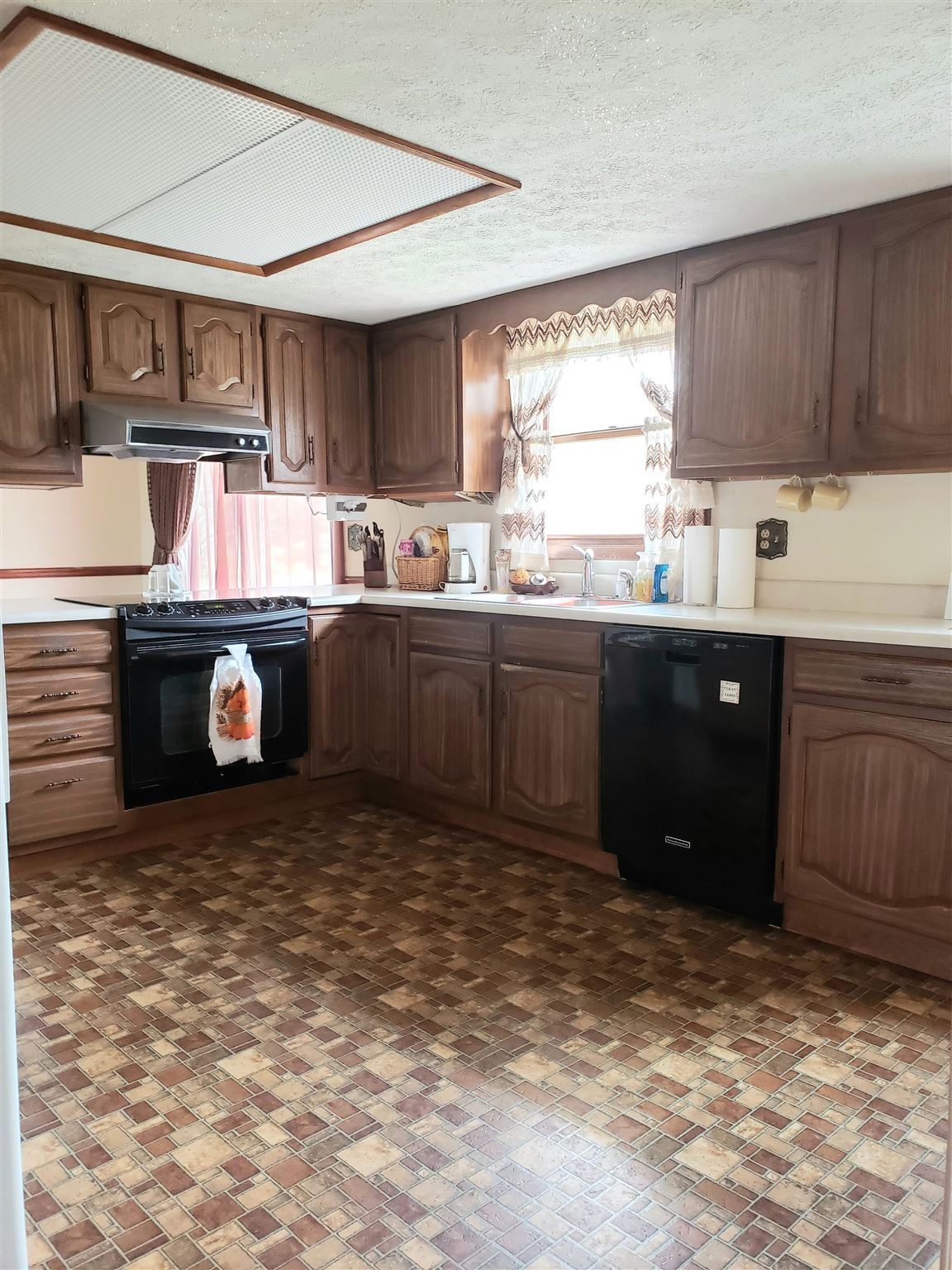 134 Pinewood Road Bedford, IN 47421 - Photo 7 of 26 Gallery Image 7