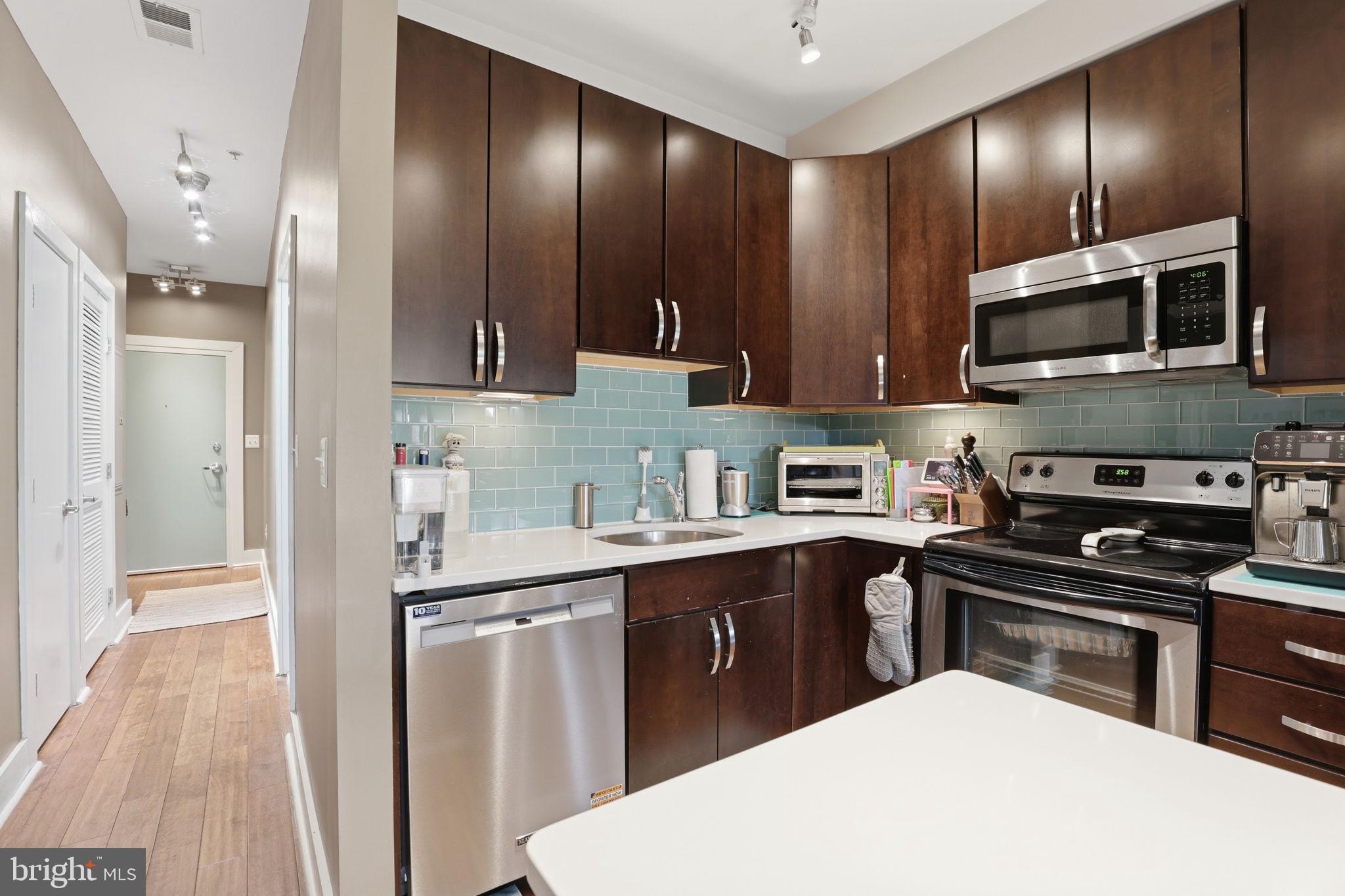 245 15th Street Southeast, Unit 301 Washington, DC 20003 - Photo 4 of 26