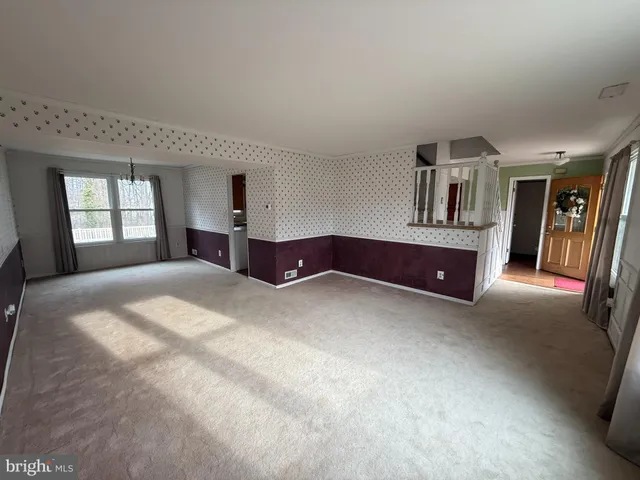 a view of room with window and ceiling fan