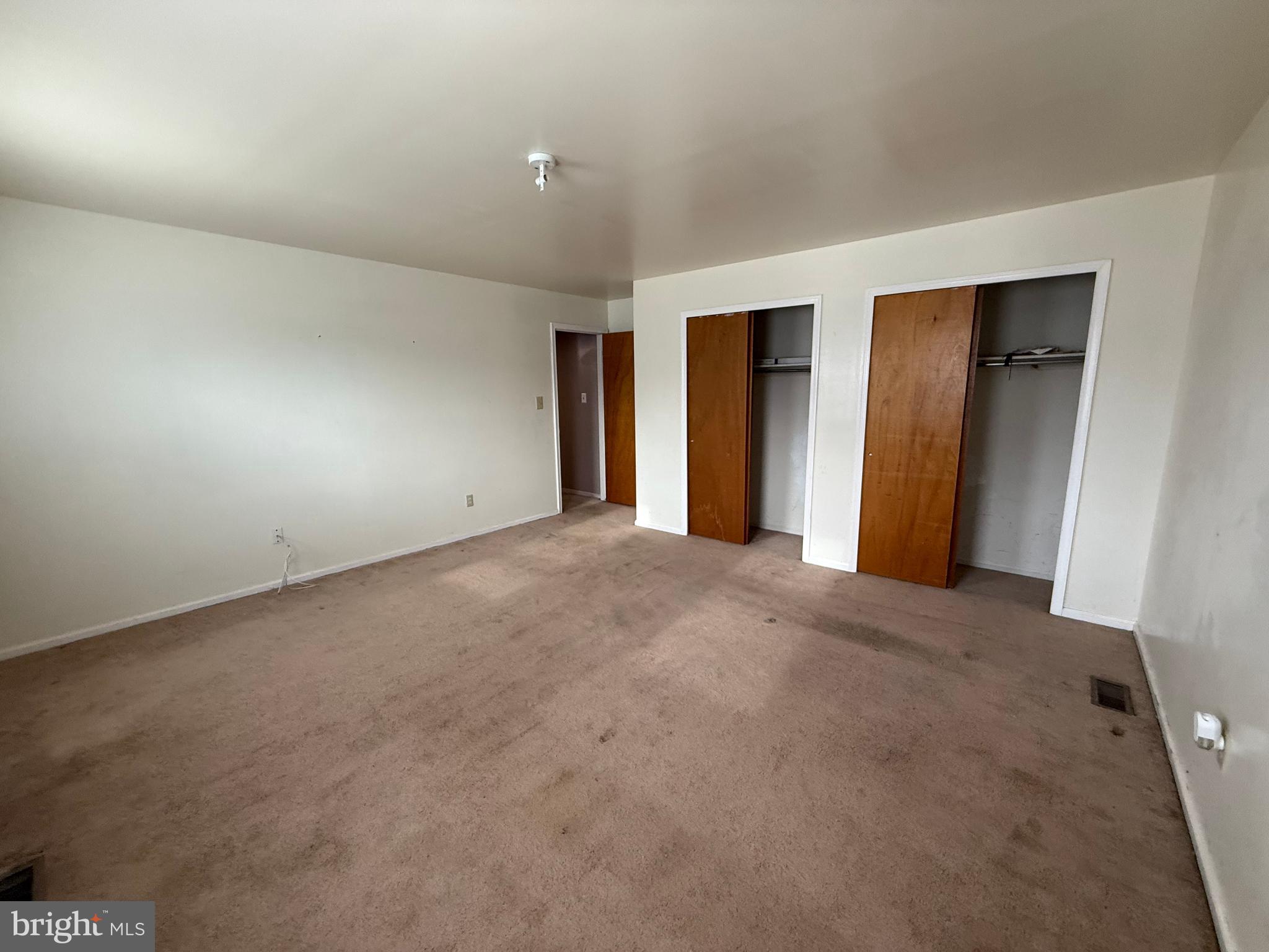 79 Edinburgh Road Blackwood, NJ 08012 - Photo 19 of 30 an empty room with closet and natural light