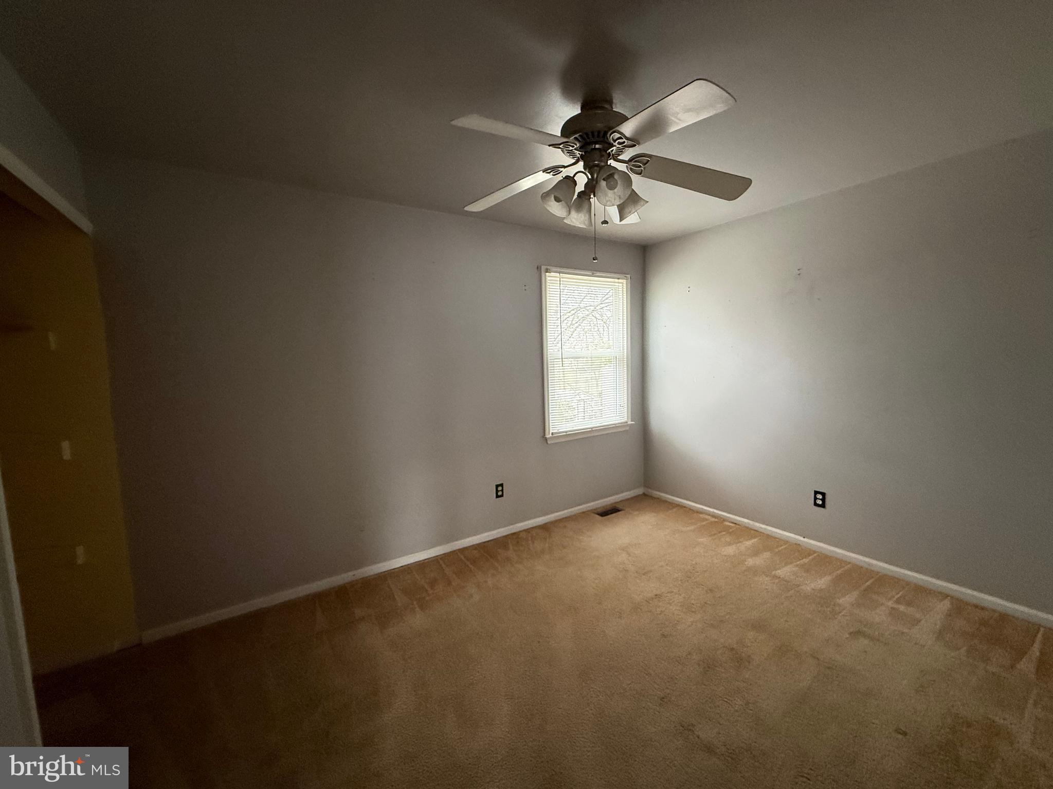 79 Edinburgh Road Blackwood, NJ 08012 - Photo 20 of 30 an empty room with windows and fan