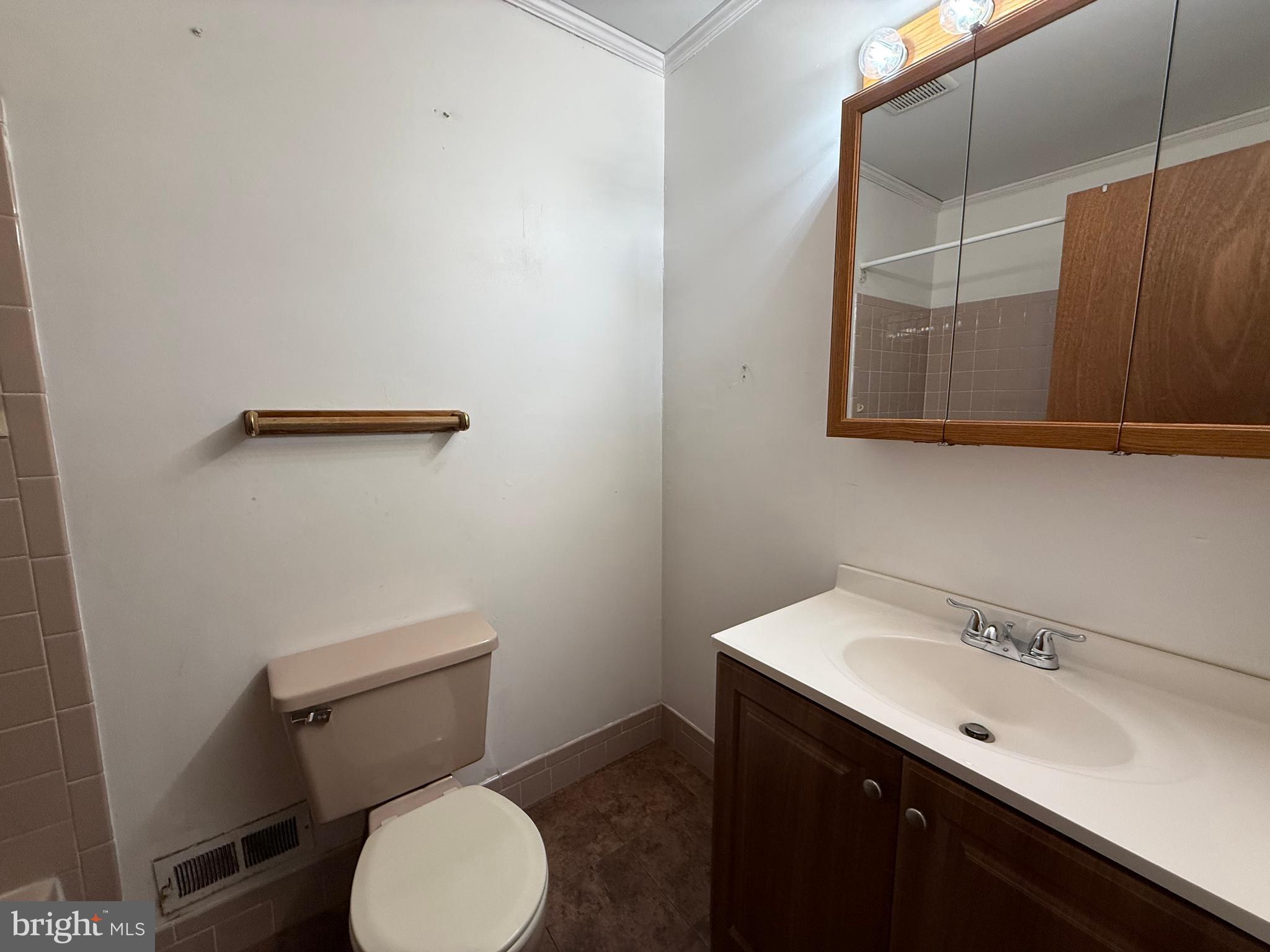79 Edinburgh Road Blackwood, NJ 08012 - Photo 24 of 29 Second Floor Full Bathroom