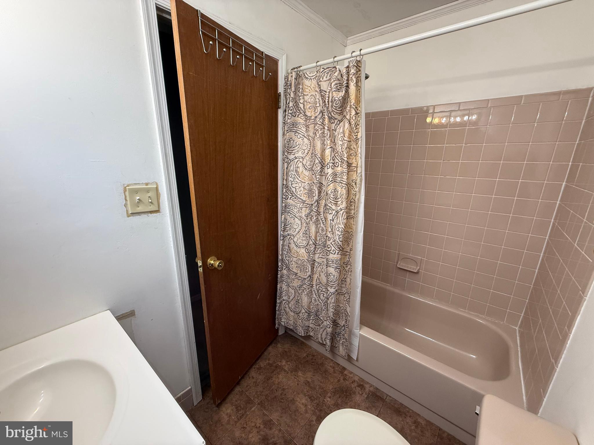 79 Edinburgh Road Blackwood, NJ 08012 - Photo 24 of 30 a bathroom with a shower and a toilet