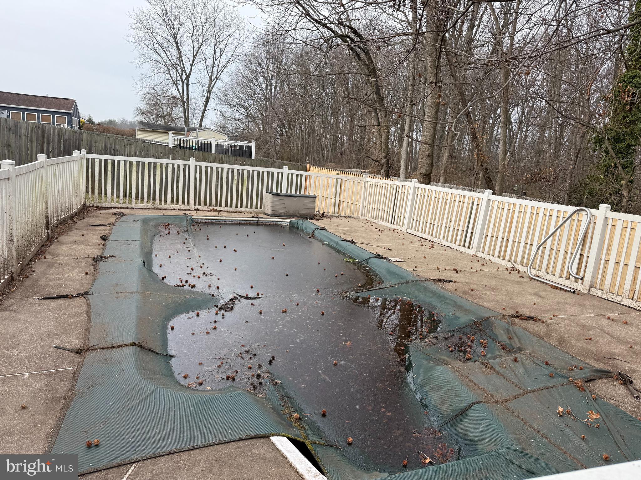 79 Edinburgh Road Blackwood, NJ 08012 - Photo 27 of 29 In ground Pool