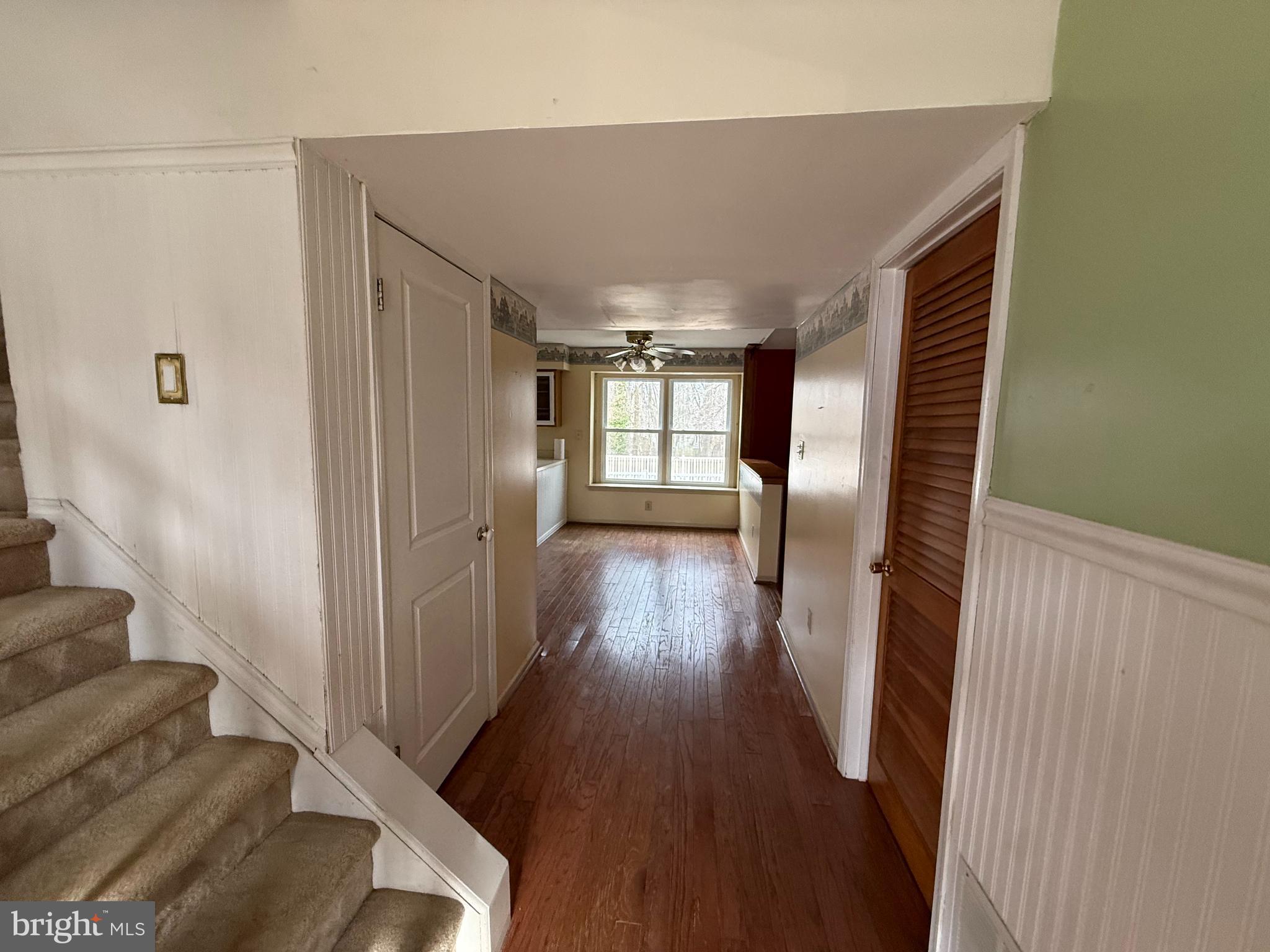 79 Edinburgh Road Blackwood, NJ 08012 - Photo 3 of 29 Foyer