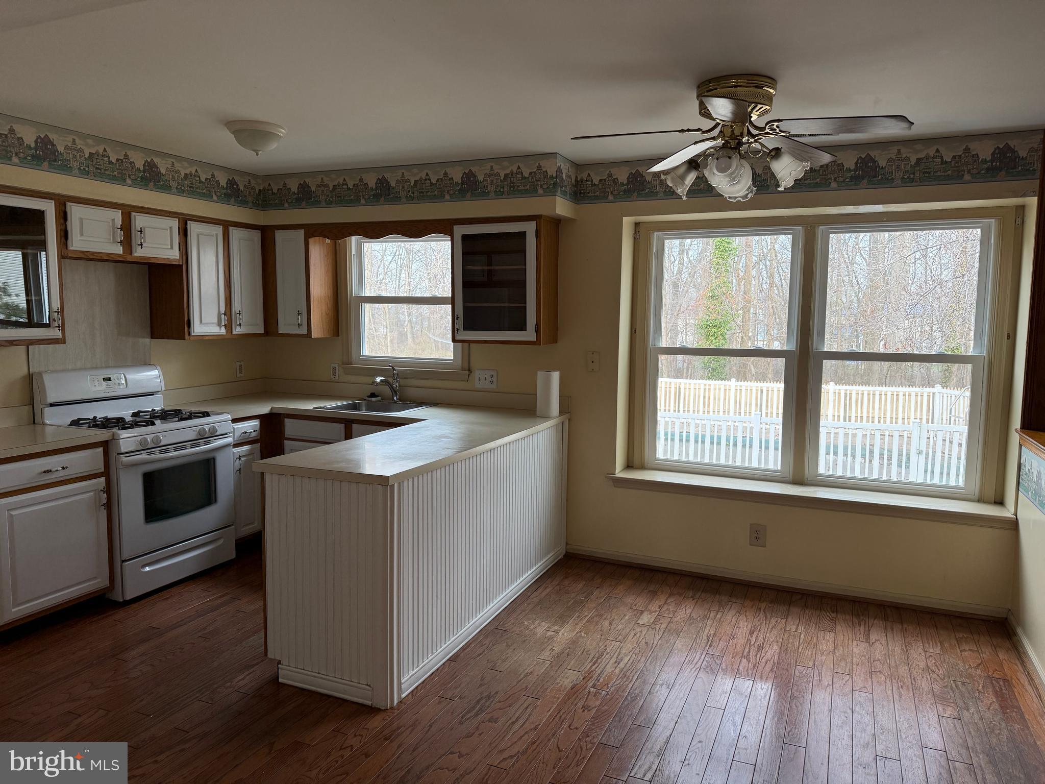 79 Edinburgh Road Blackwood, NJ 08012 - Photo 5 of 29 Kitchen