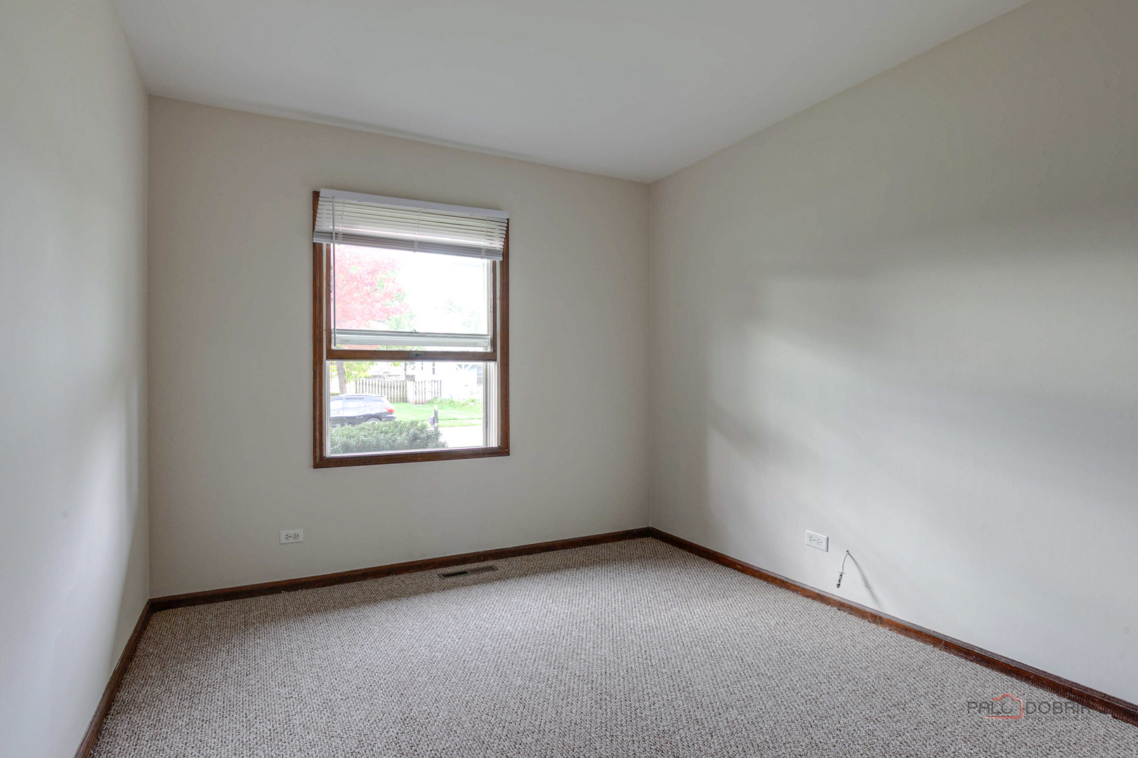 103 Quail Run Lake In The Hills, IL 60156 - Photo 10 of 25 an empty room with a window