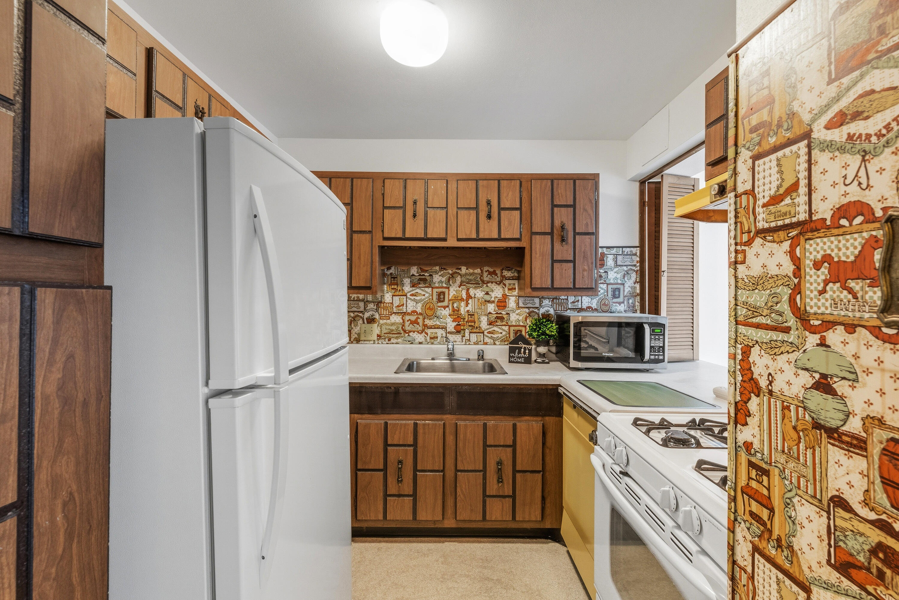 4155 West Rivers Edge Circle, Unit 4 Brown Deer, WI 53209 - Photo 9 of 18 Kitchen