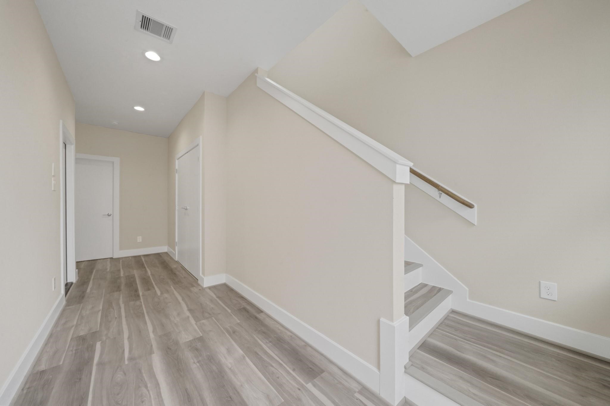 2504 West Tidwell Road, Unit C Houston, TX 77091 - Photo 13 of 20 Foyer