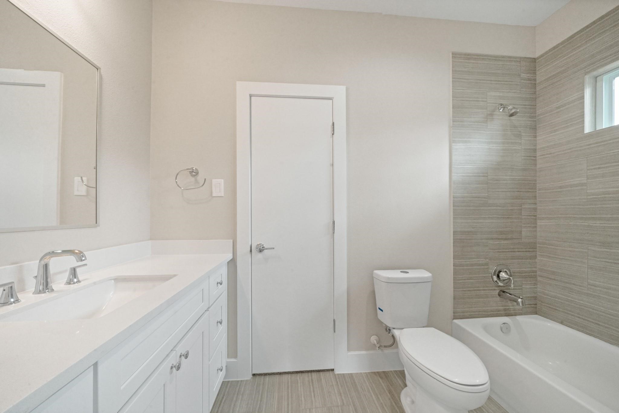 2504 West Tidwell Road, Unit C Houston, TX 77091 - Photo 15 of 20 Bathroom