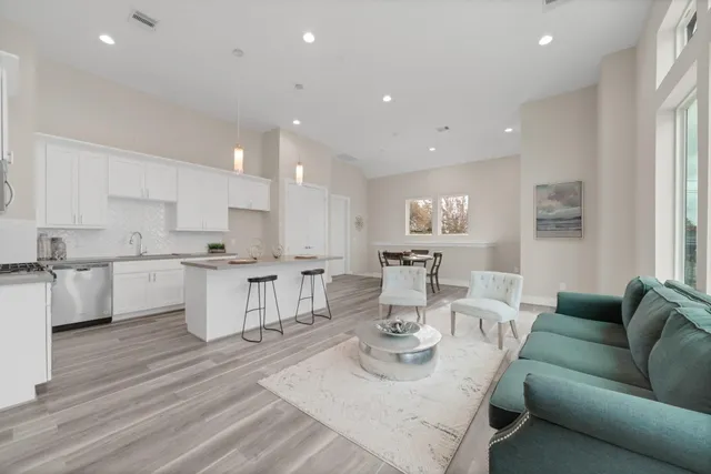 $2,450 | 2504 West Tidwell Road, Unit C, Houston, TX 77091