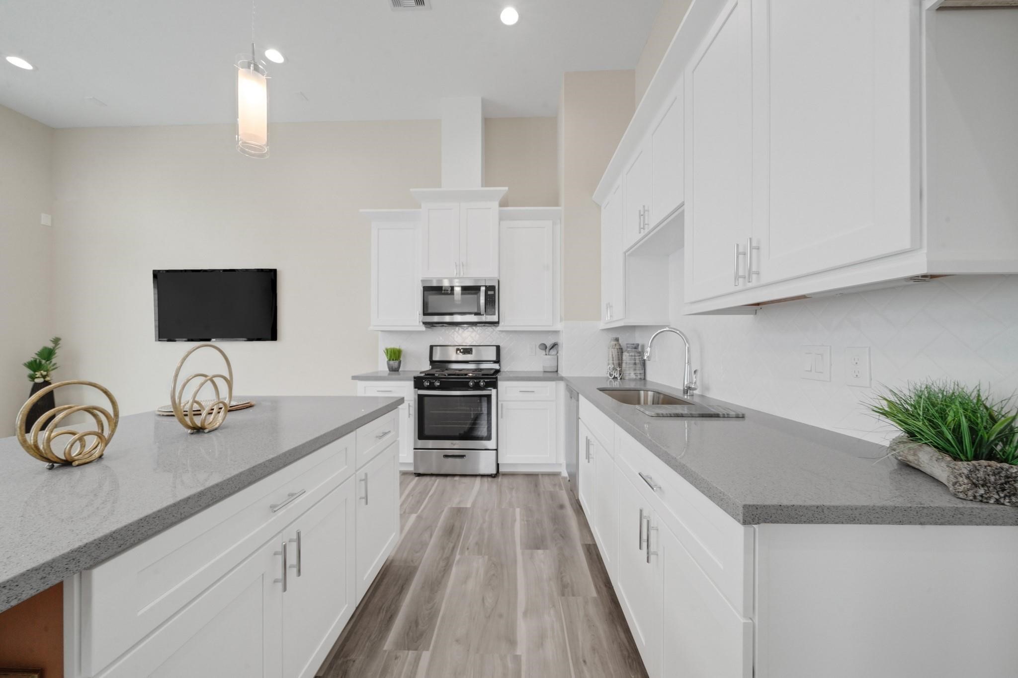 2504 West Tidwell Road, Unit C Houston, TX 77091 - Photo 5 of 20 Kitchen