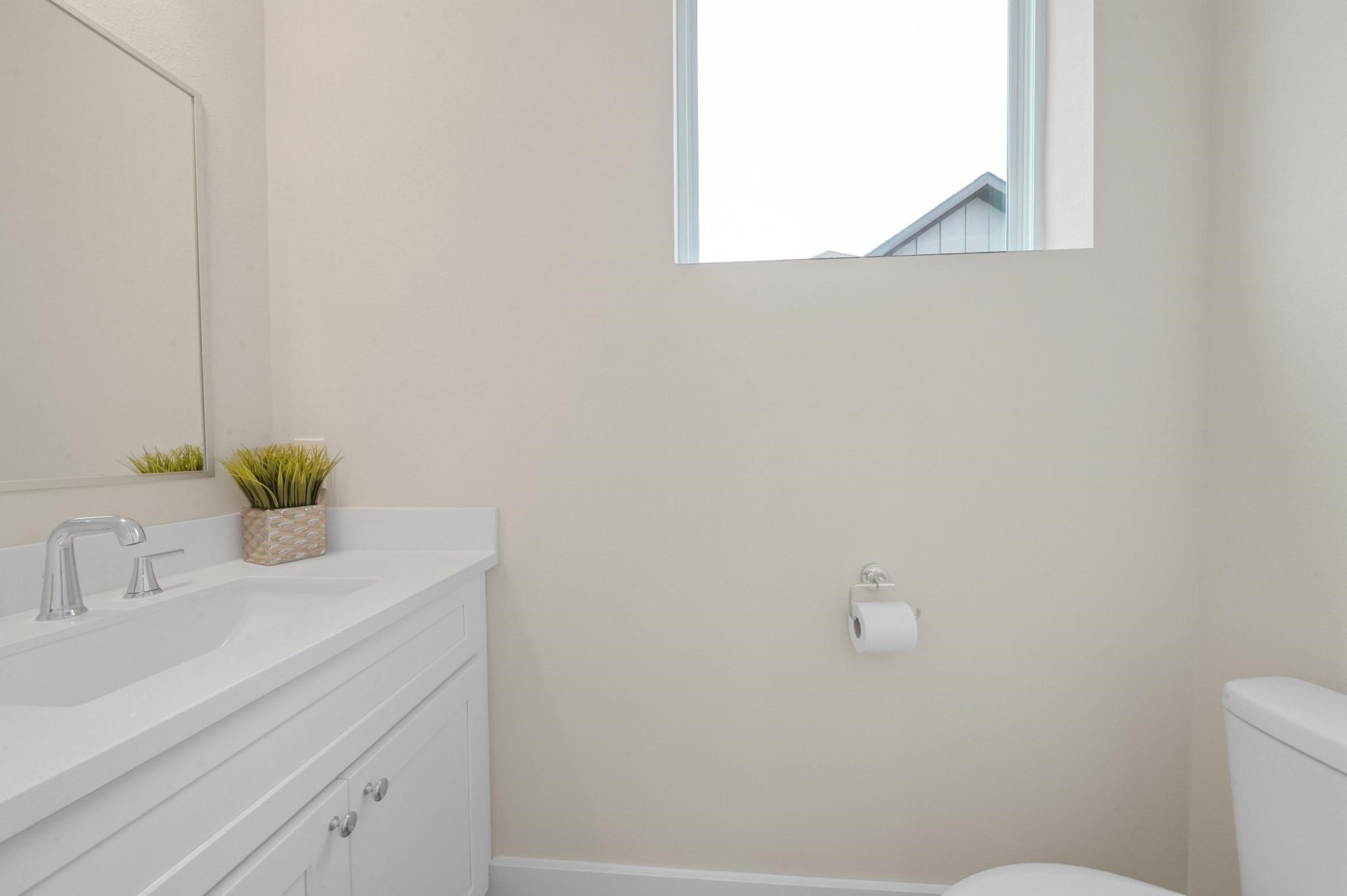 2504 West Tidwell Road, Unit C Houston, TX 77091 - Photo 8 of 20 Guest Bathroom