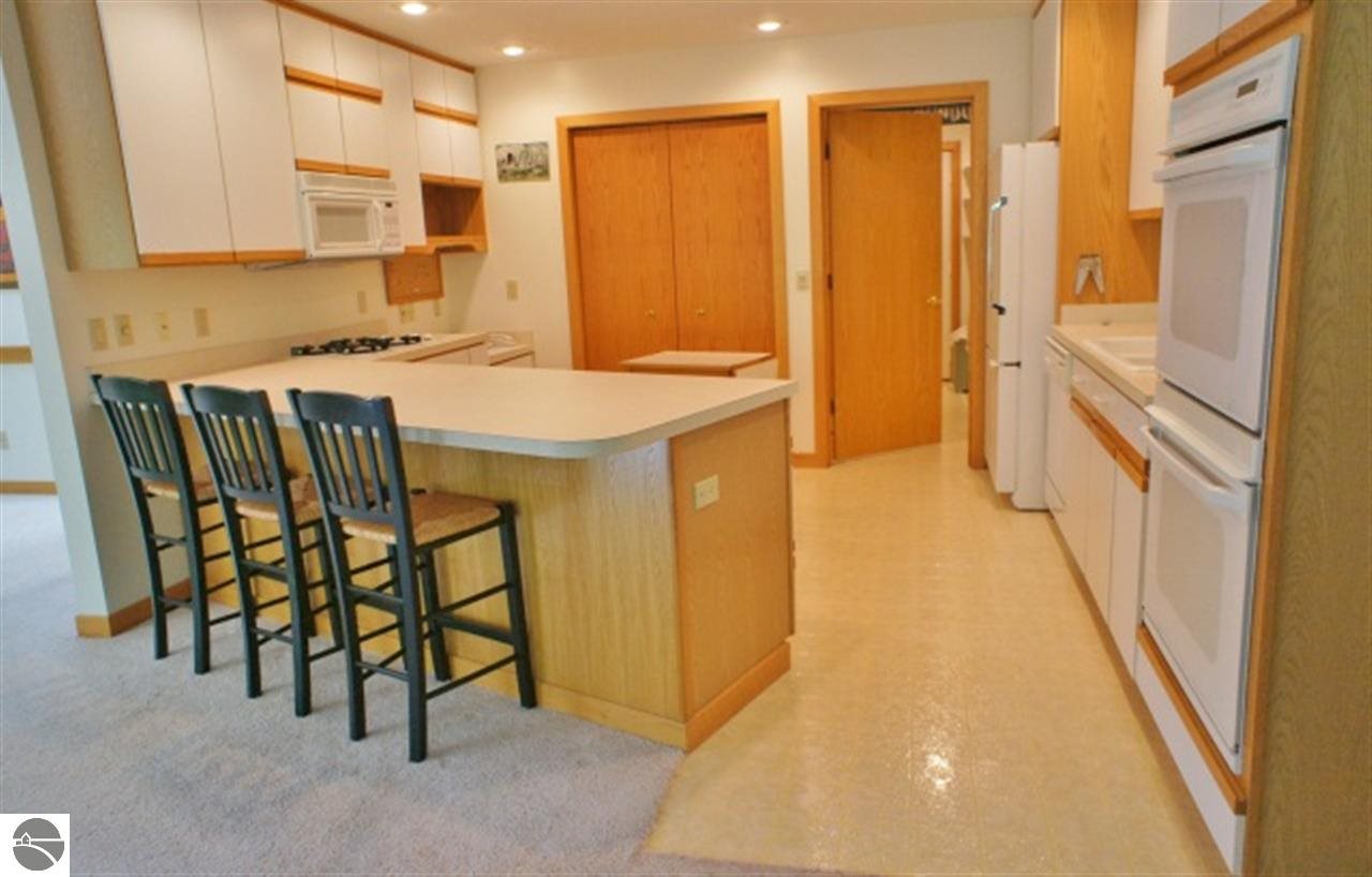 6552 Mission Ridge Traverse City, MI 49686 - Photo 5 of 25 1749881-4.JPG