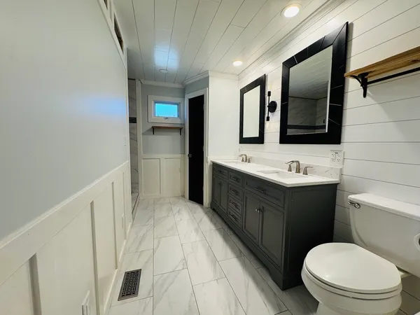 $295,000 | 725 Old Orchard Drive, Benton, IL 62812