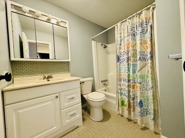 $295,000 | 725 Old Orchard Drive, Benton, IL 62812