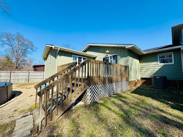 $295,000 | 725 Old Orchard Drive, Benton, IL 62812