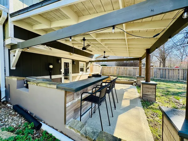 $295,000 | 725 Old Orchard Drive, Benton, IL 62812