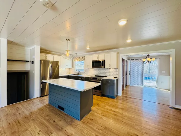 $295,000 | 725 Old Orchard Drive, Benton, IL 62812