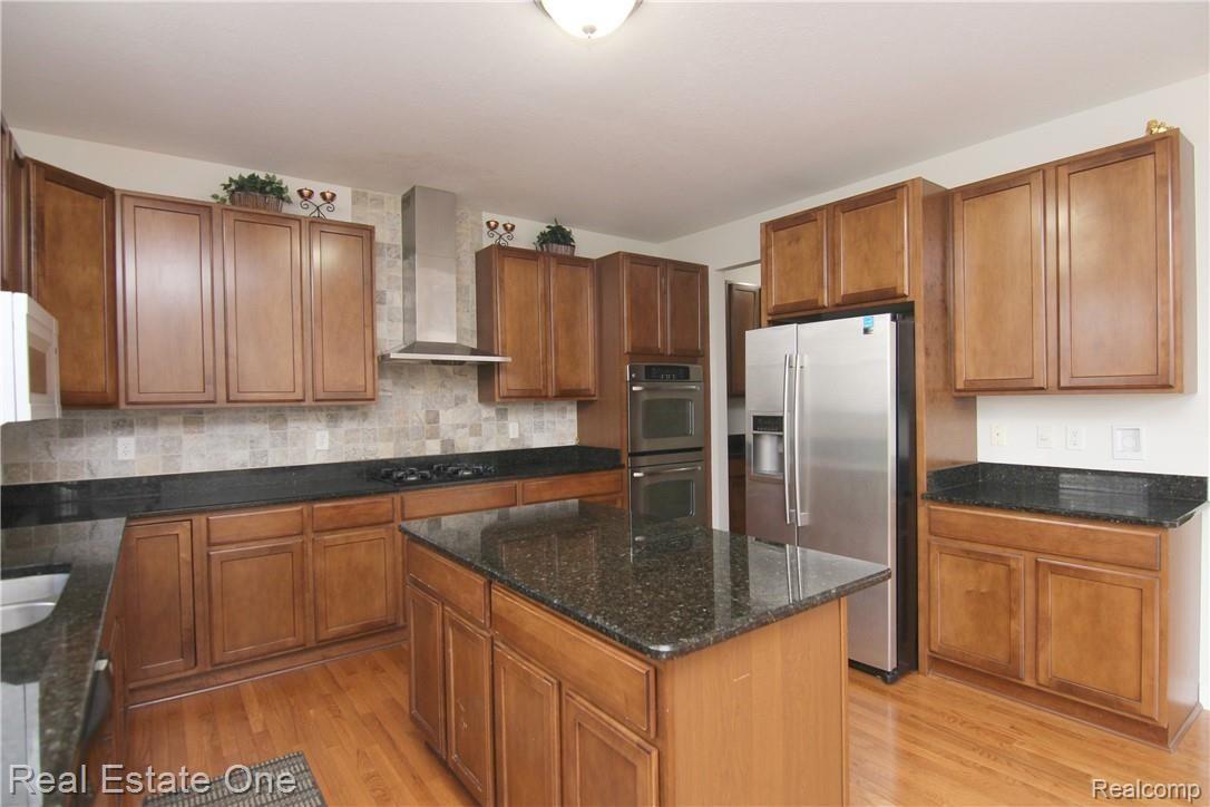 27474 Cromwell Road Novi, MI 48374 - Photo 15 of 49 jCromwell Kitchen 2.jpg