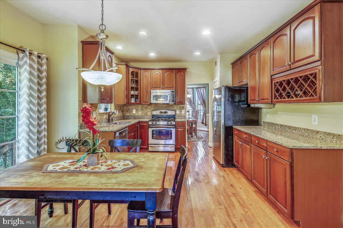 669 Hunters Road Culpeper, VA 22701 - Photo 10 of 30 Breakfast area and Kitchen
