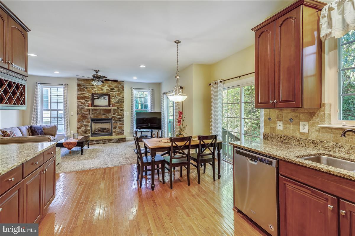 669 Hunters Road Culpeper, VA 22701 - Photo 12 of 30 Stainless steel appliances & Granite Countertops