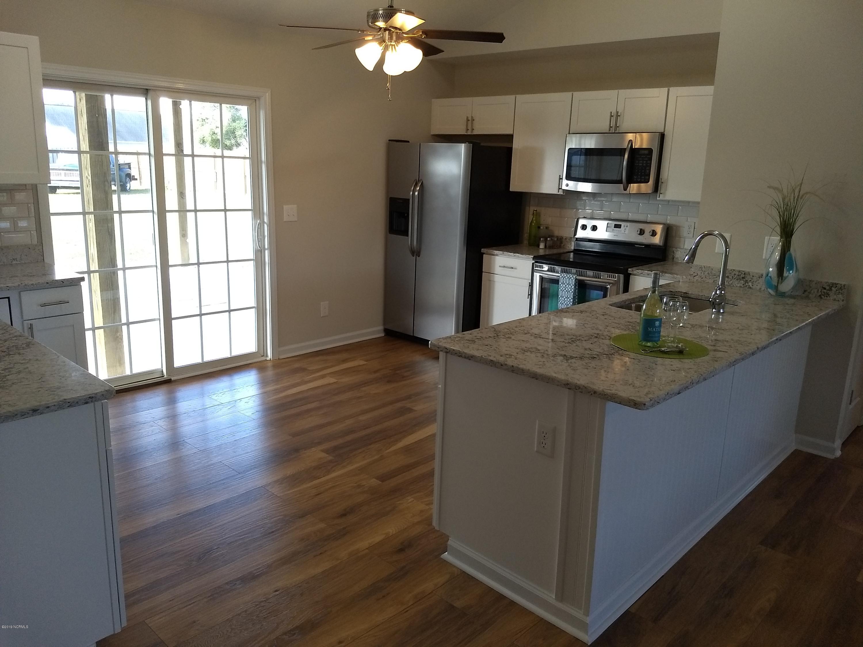 156 Lewis Road Hampstead, NC 28443 - Photo 8 of 21 Kitchen