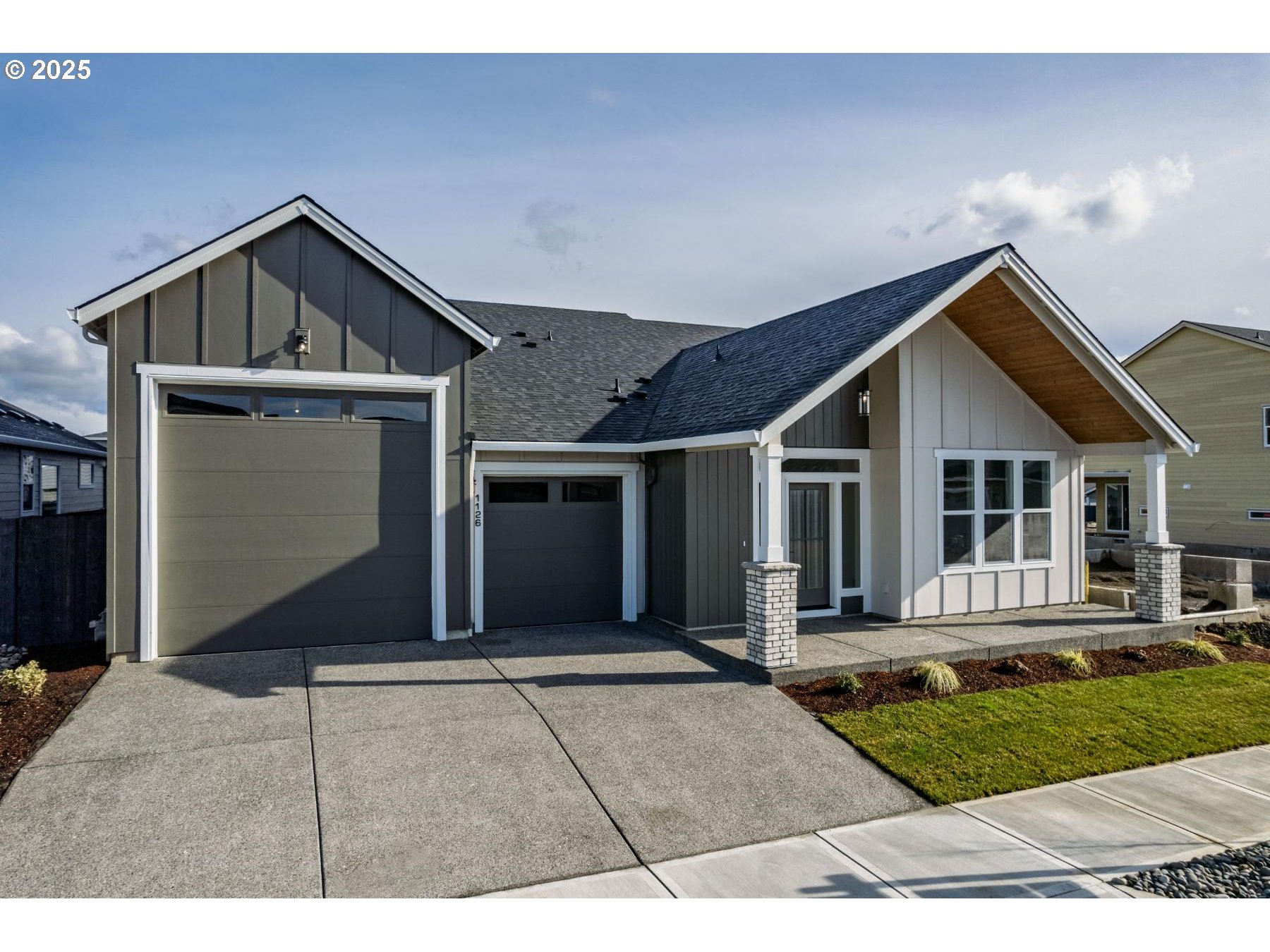 1126 South 46th Place Ridgefield, WA 98642 - Photo 14 of 43 a front view of house with garage