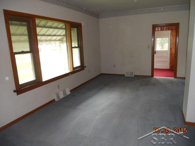 3345 South Van Buren Road Reese, MI 48757 - Photo 3 of 12 Living Room