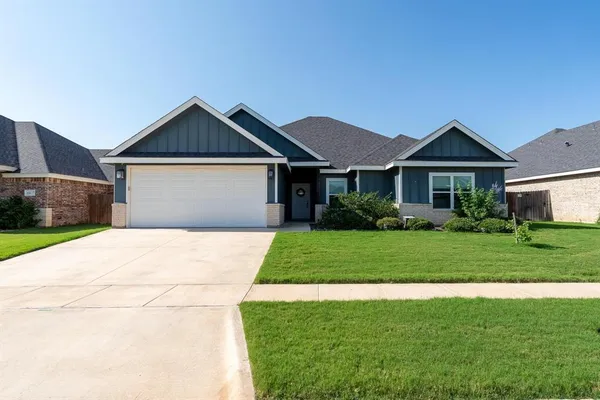 $3,200 | 358 Blue Lake Drive, Abilene, TX 79602