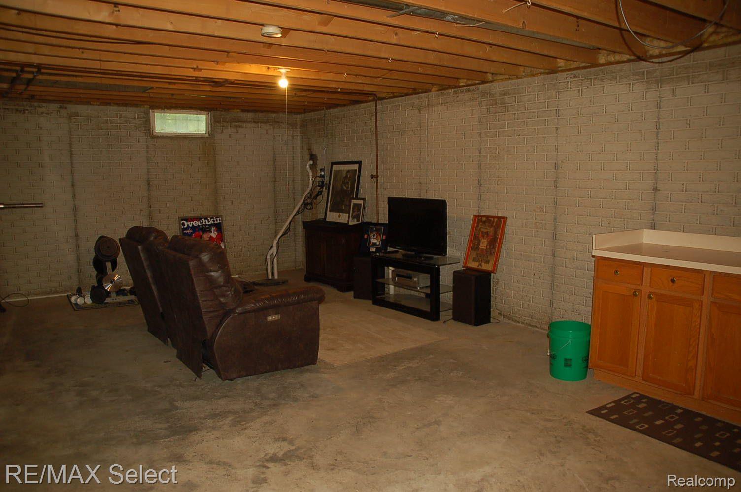 8035 North Seymour Road Flushing, MI 48433 - Photo 24 of 32 Gallery Image 24