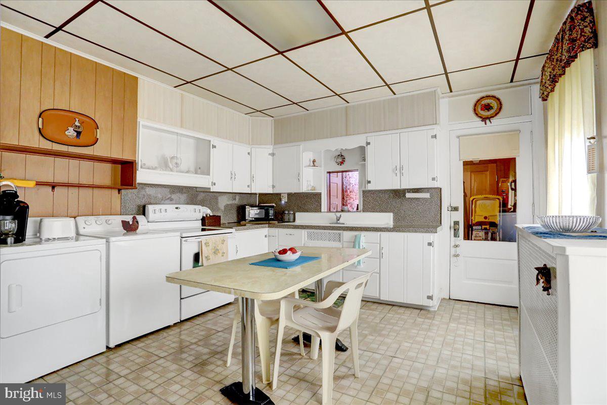 435 Spring Street Reading, PA 19601 - Photo 6 of 38 Kitchen 15x12