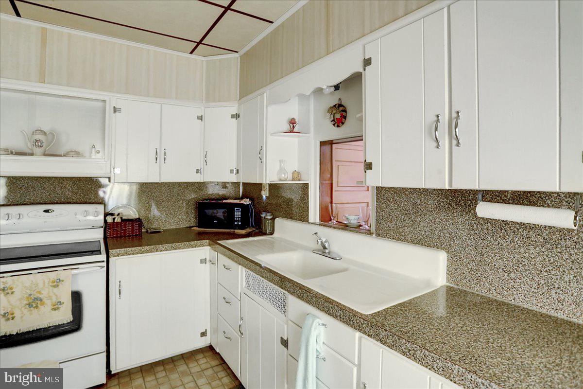 435 Spring Street Reading, PA 19601 - Photo 8 of 38 Kitchen