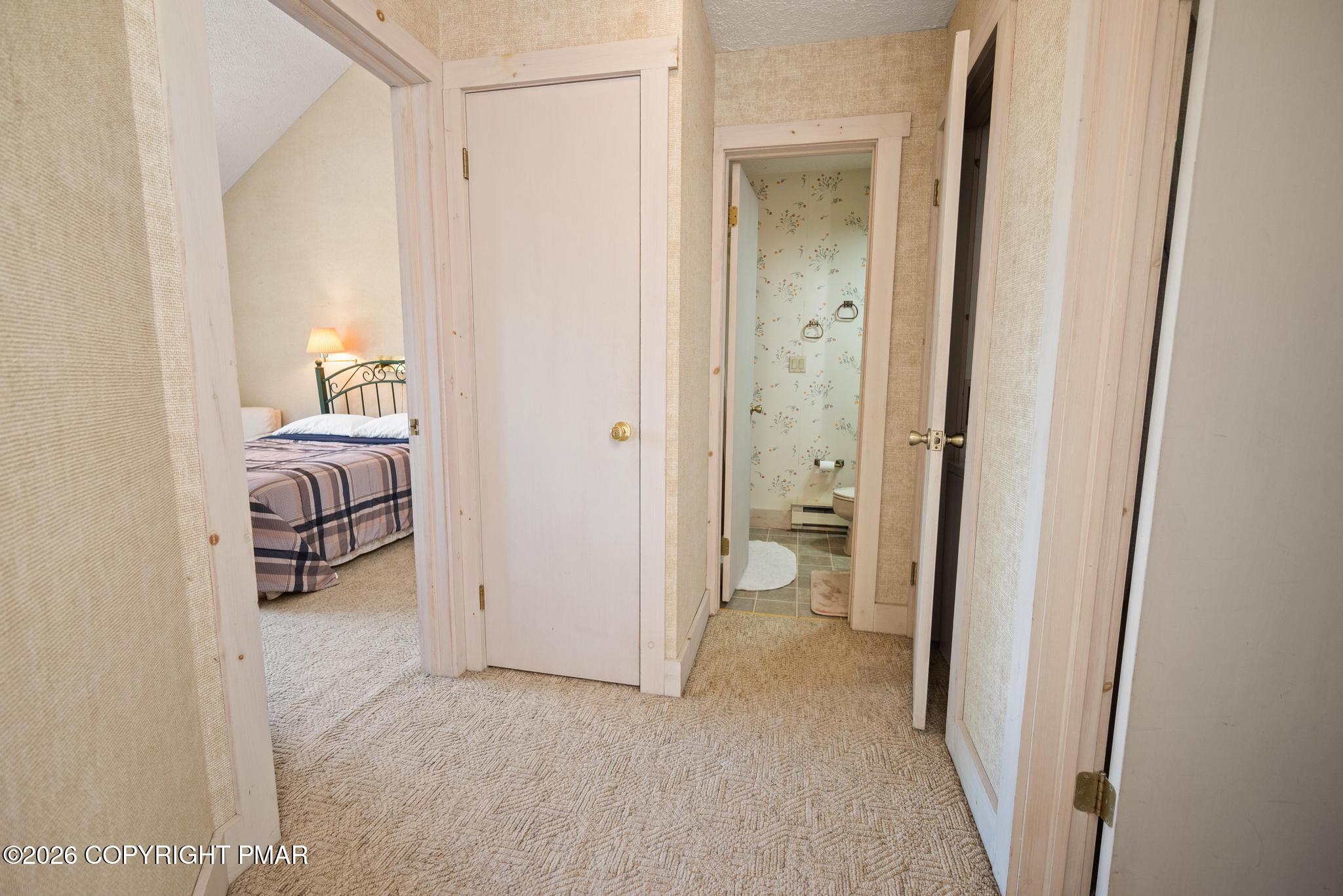 525 Rondaxe Lane Pocono Pines, PA 18350 - Photo 17 of 33 Hallway