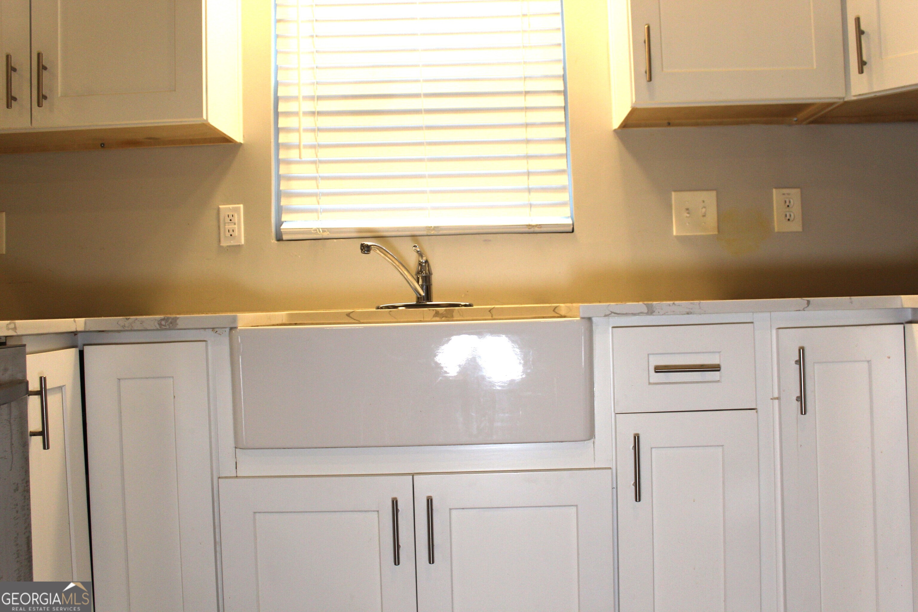 5811 Calico Court Lithonia, GA 30058 - Photo 4 of 14 a view of granite countertop cabinets