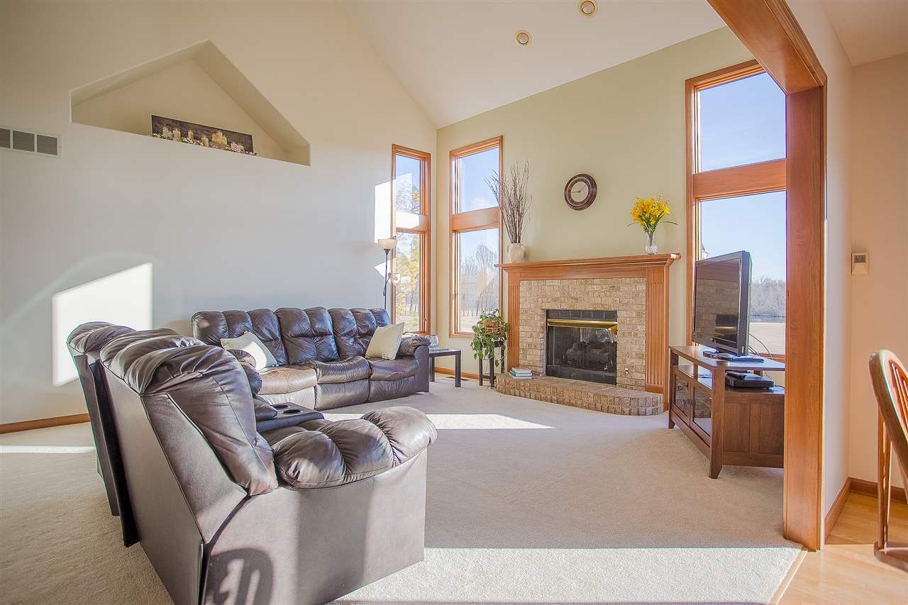 17210 Lochner Road Spencerville, IN 46788 - Photo 5 of 36