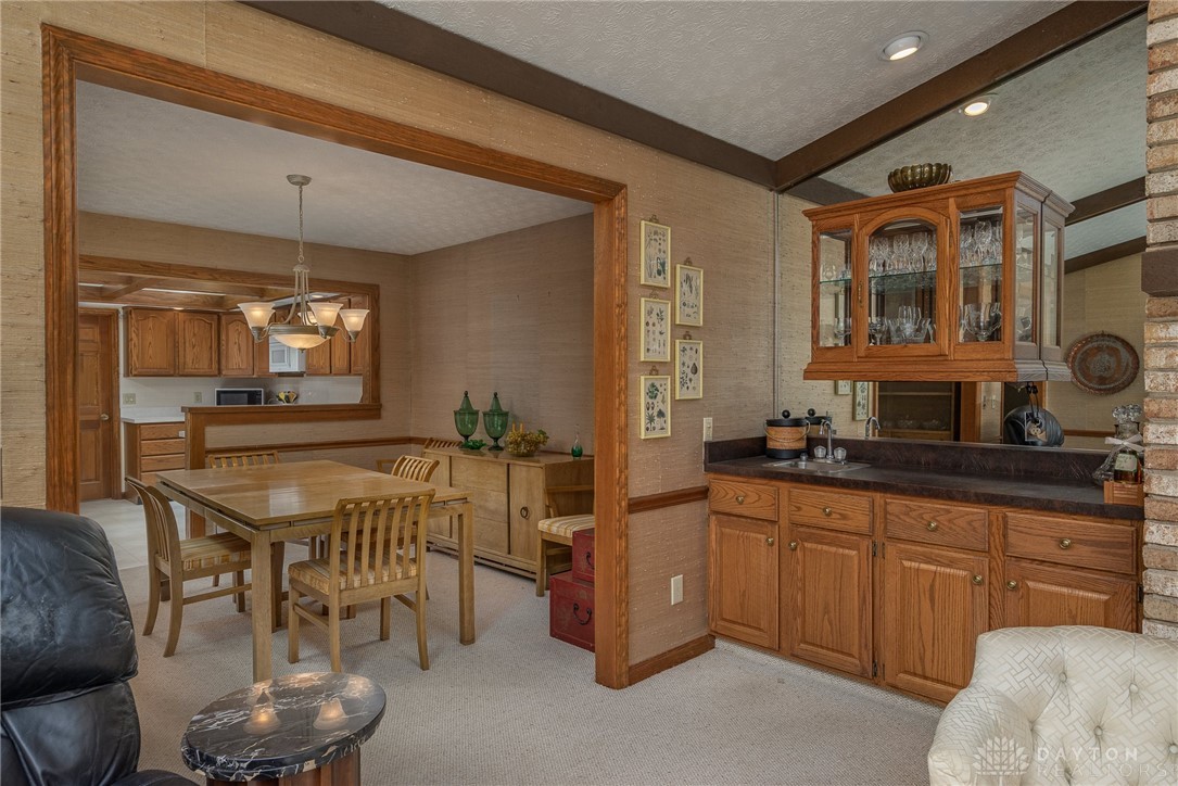 154 Strathmoor Crossing Kettering, OH 45429 - Photo 8 of 25