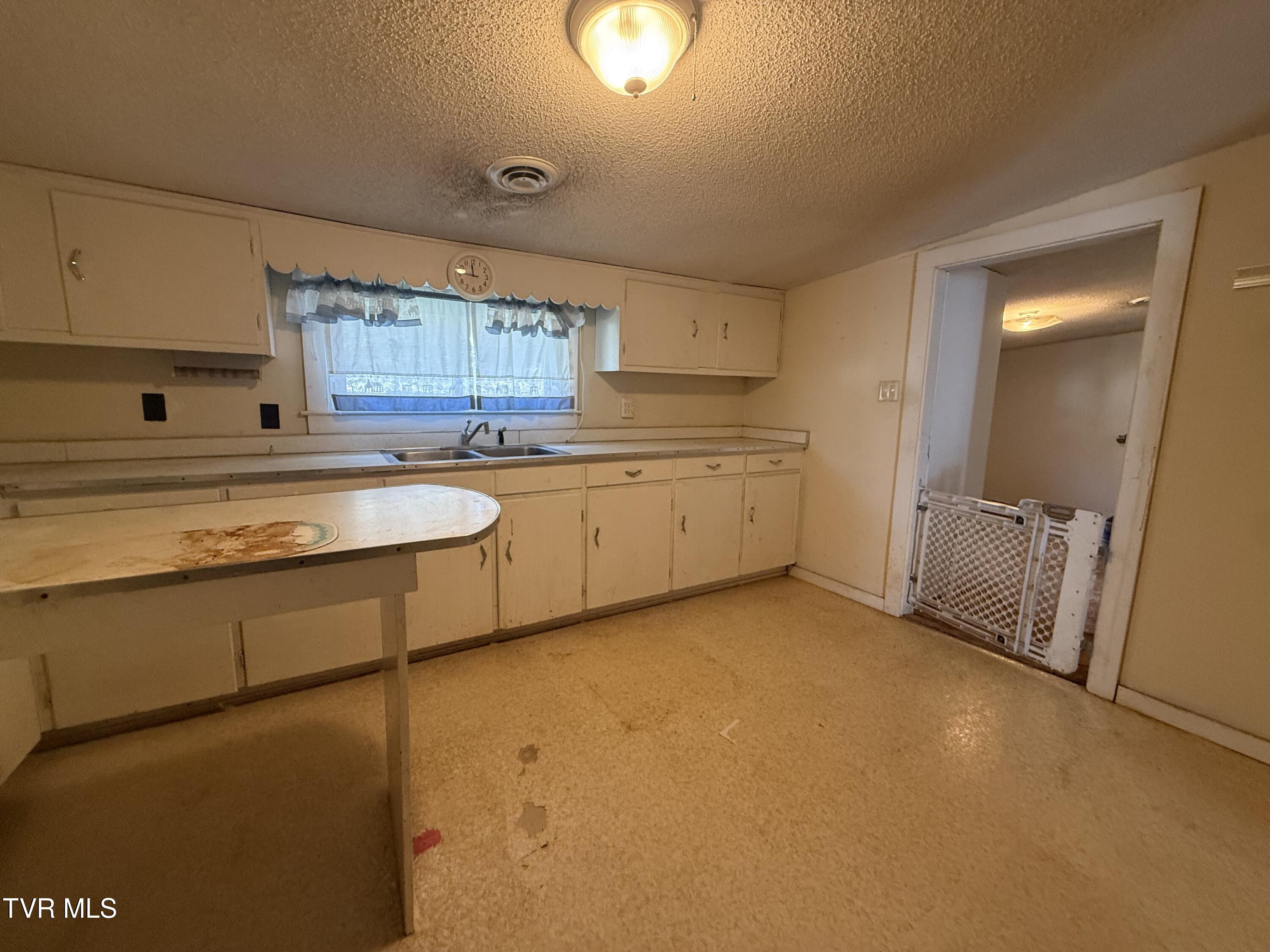 664 Currin Valley Road Marion, VA 24354 - Photo 23 of 44 IMG_3082