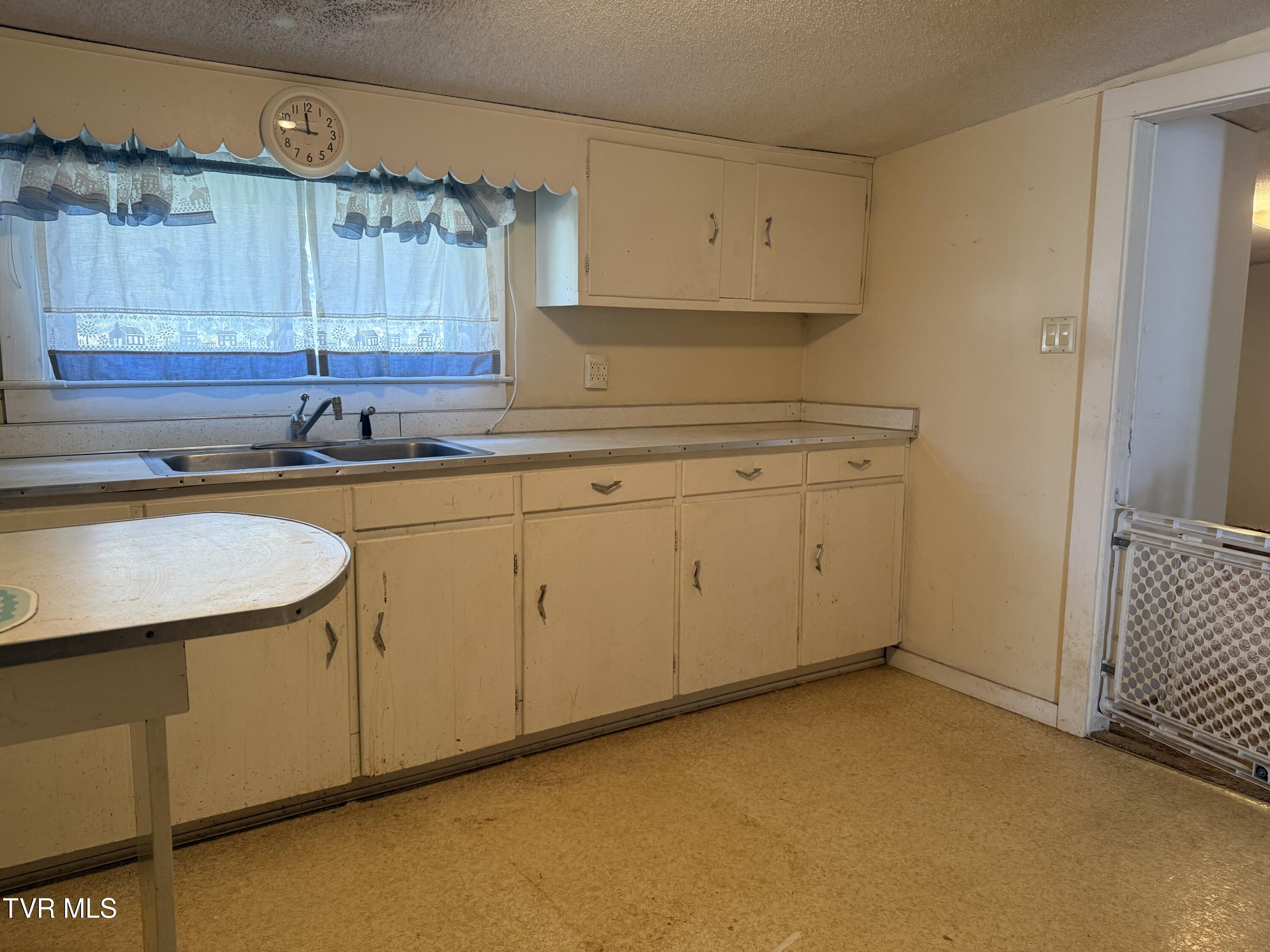 664 Currin Valley Road Marion, VA 24354 - Photo 24 of 44 IMG_3083