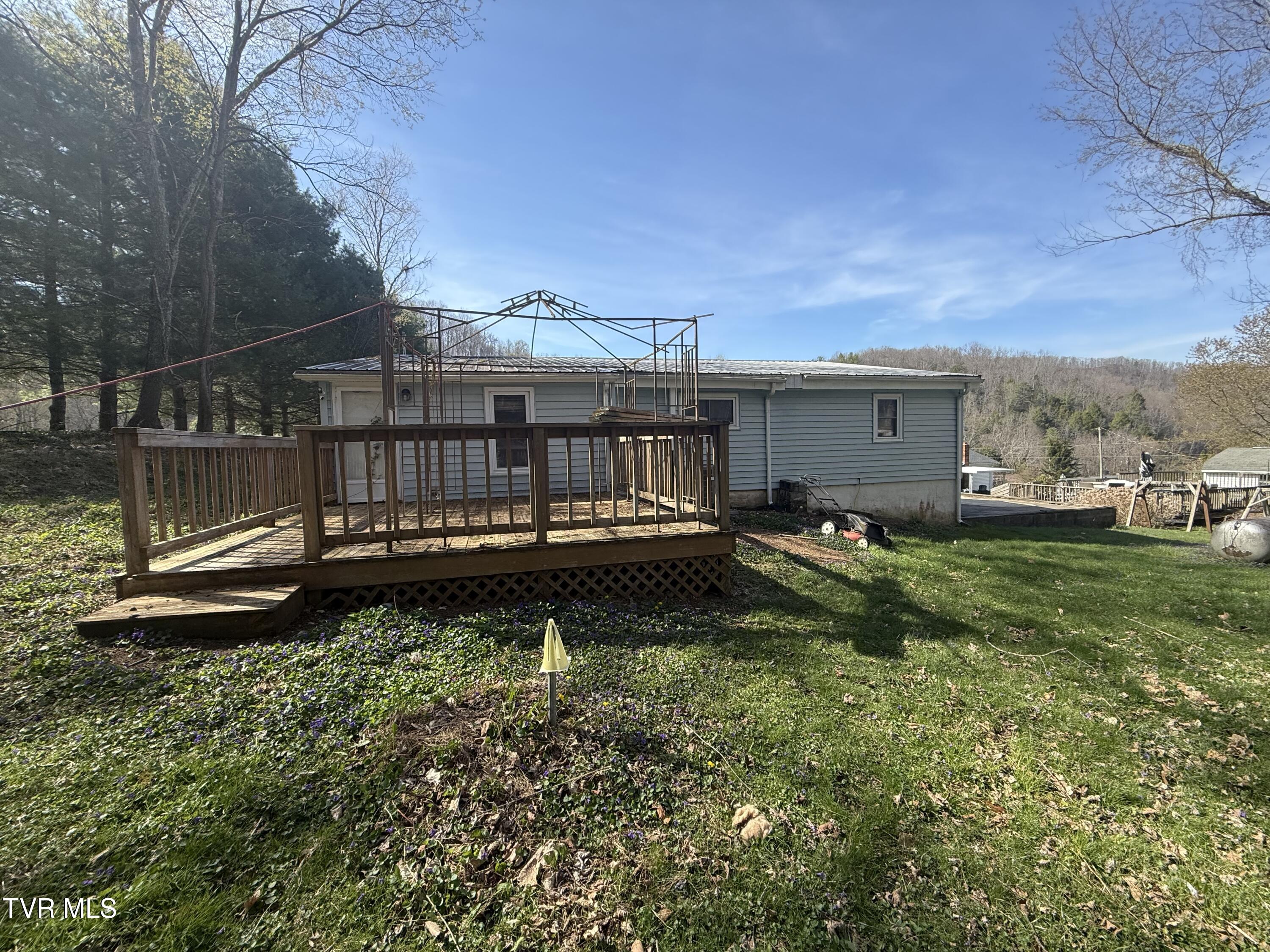 664 Currin Valley Road Marion, VA 24354 - Photo 4 of 44 IMG_3065