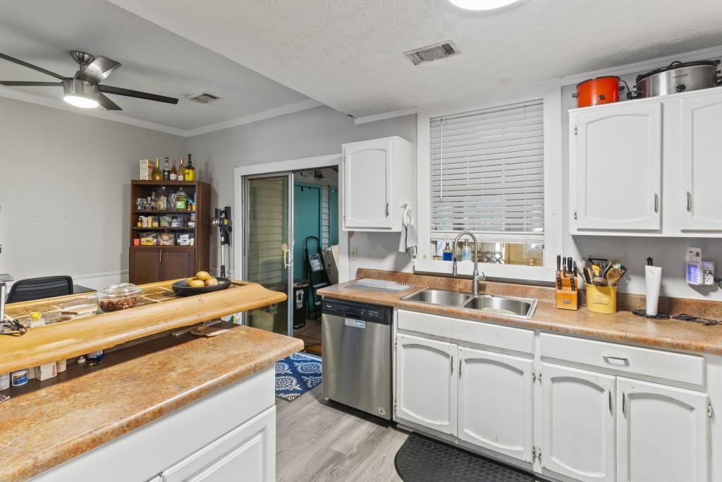 3509 Mt Vernon Circle Atlanta, GA 30340 - Photo 5 of 20 a kitchen that has a sink and a stove in it