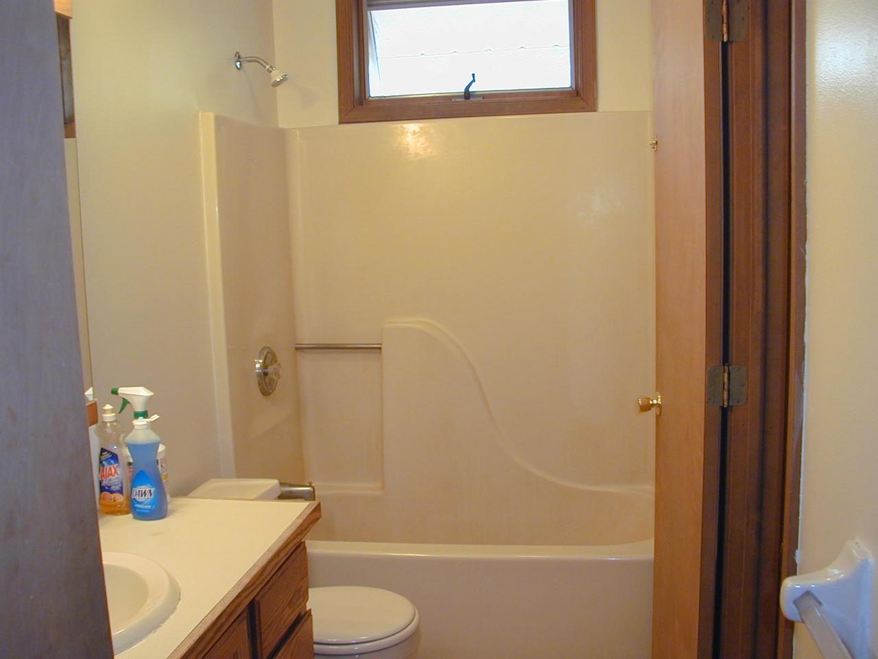 1617 Legion Road Gilbert, PA 18331 - Photo 7 of 13 Main Bath