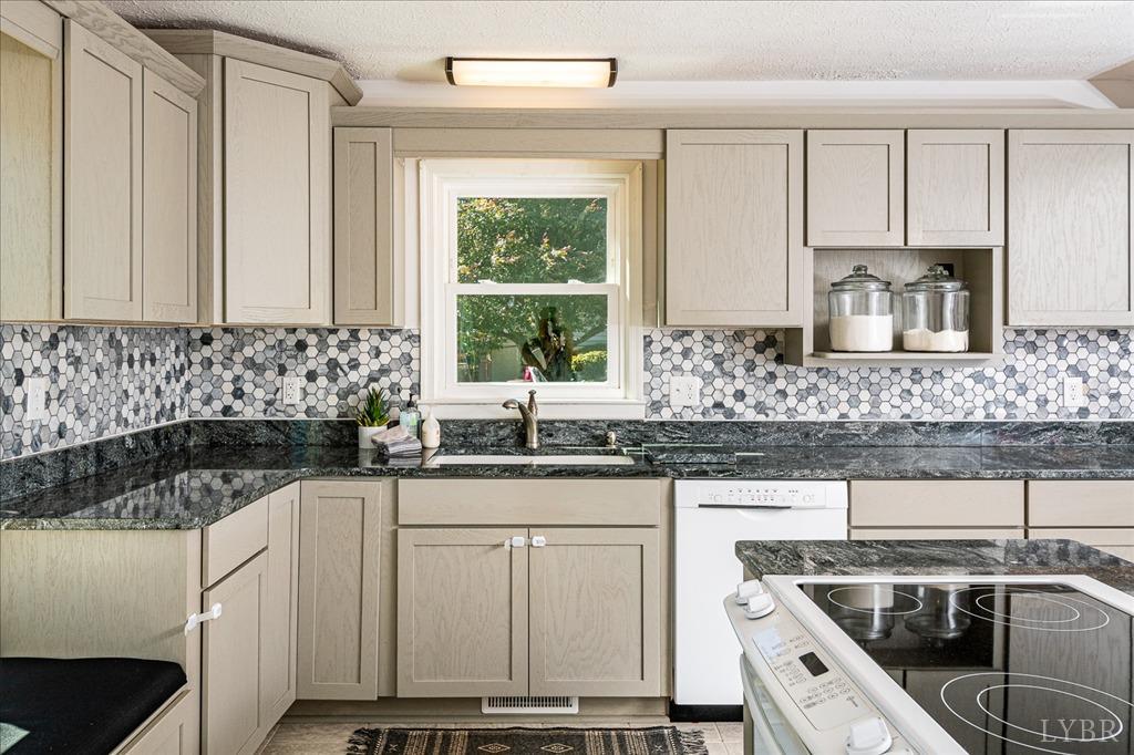 305 Union Hill Road Amherst, VA 24521 - Photo 2 of 27 Gallery Image 2