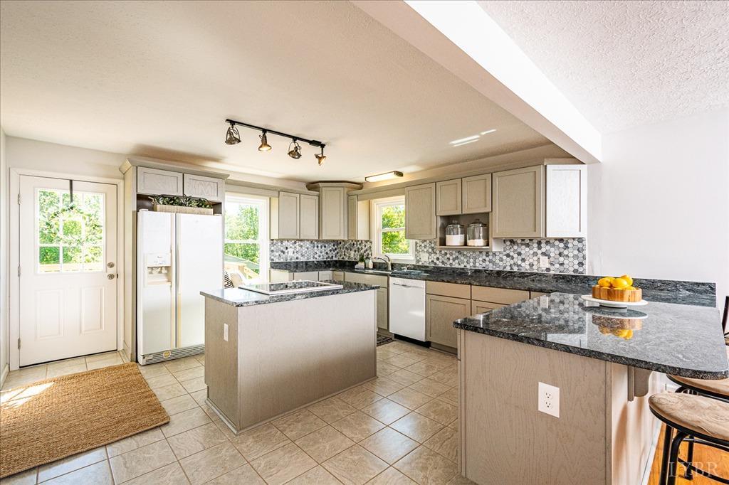 305 Union Hill Road Amherst, VA 24521 - Photo 4 of 27 Gallery Image 4