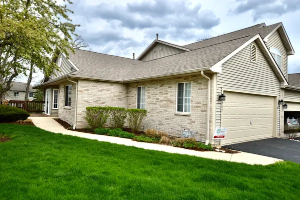 $275,000 | 3312 Twisted Oak Court, Unit 3312, McHenry, IL 60051