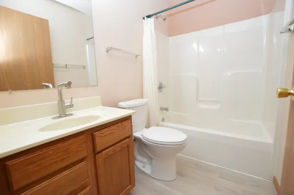 $275,000 | 3312 Twisted Oak Court, Unit 3312, McHenry, IL 60051