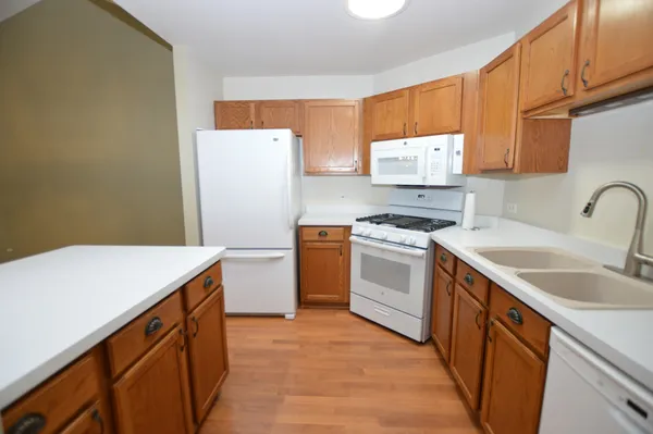 $275,000 | 3312 Twisted Oak Court, Unit 3312, McHenry, IL 60051