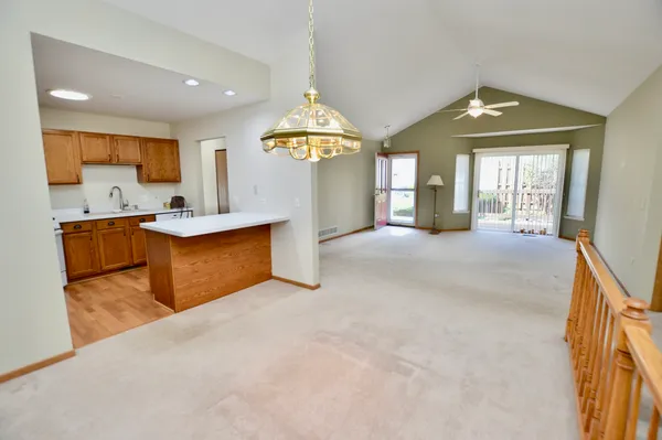 $275,000 | 3312 Twisted Oak Court, Unit 3312, McHenry, IL 60051