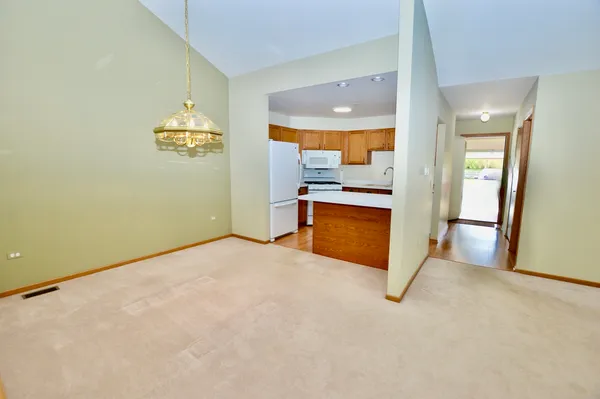 $275,000 | 3312 Twisted Oak Court, Unit 3312, McHenry, IL 60051